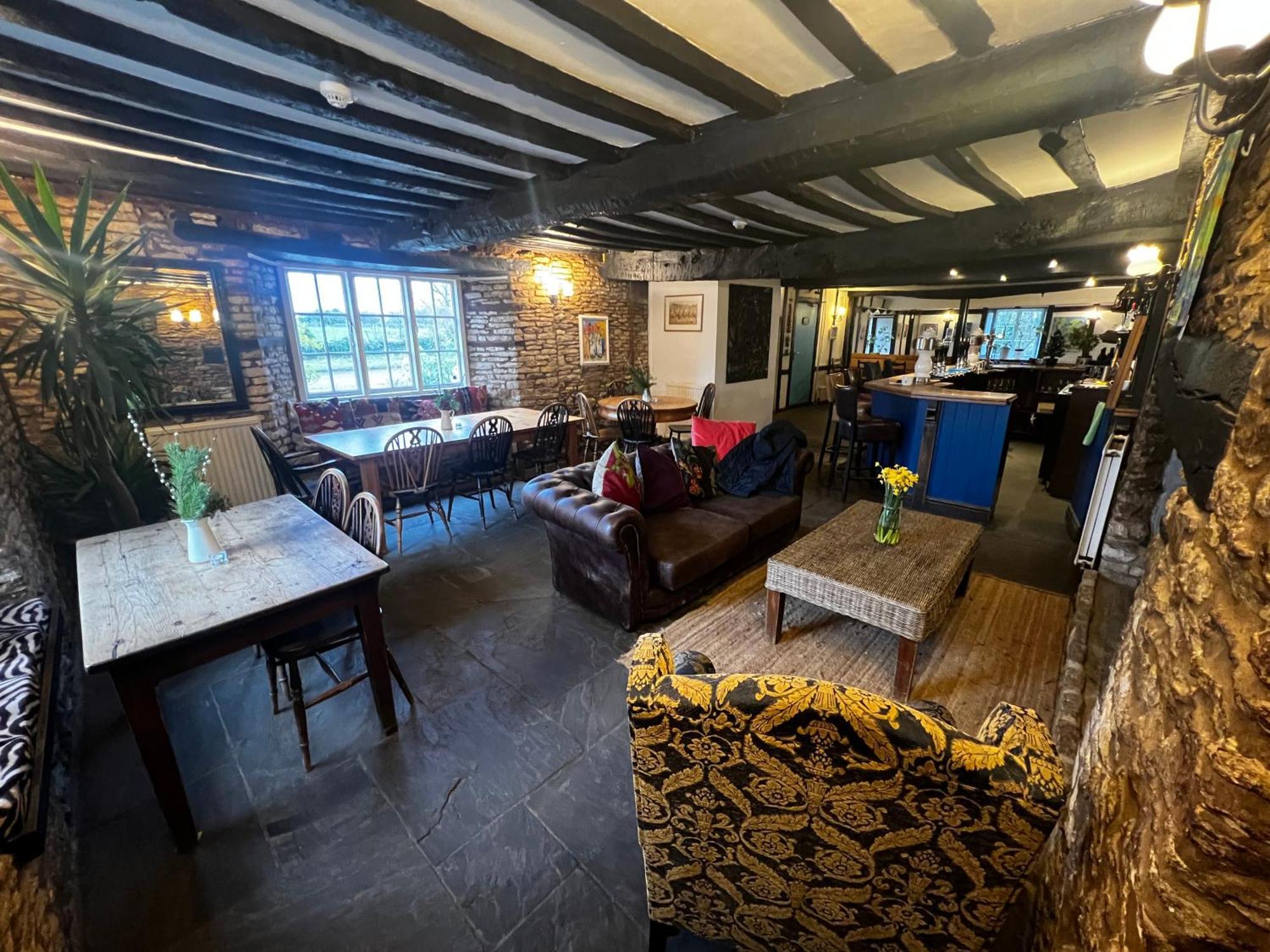 The Holford Arms Hotel Tetbury Ngoại thất bức ảnh